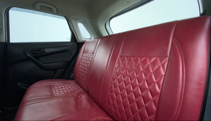 2020 Maruti Vitara Brezza LXI, Petrol, Manual, 38,639 km, Right Side Rear Door Cabin