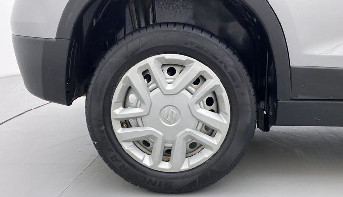 2020 Maruti Vitara Brezza LXI, Petrol, Manual, 38,639 km, Right Rear Wheel
