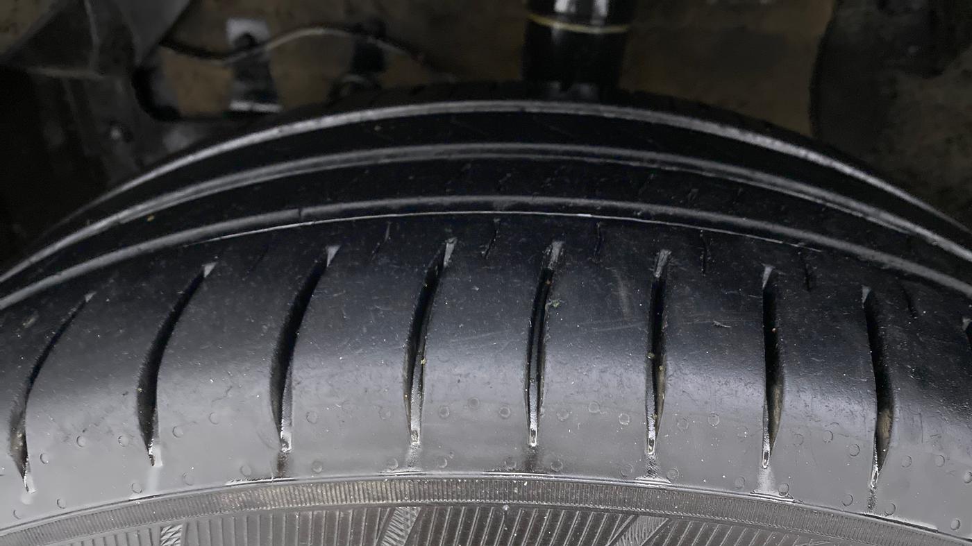 2020 Maruti Vitara Brezza LXI, Petrol, Manual, 38,639 km, Left Front Tyre Tread