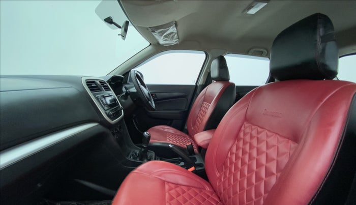 2020 Maruti Vitara Brezza LXI, Petrol, Manual, 38,639 km, Right Side Front Door Cabin