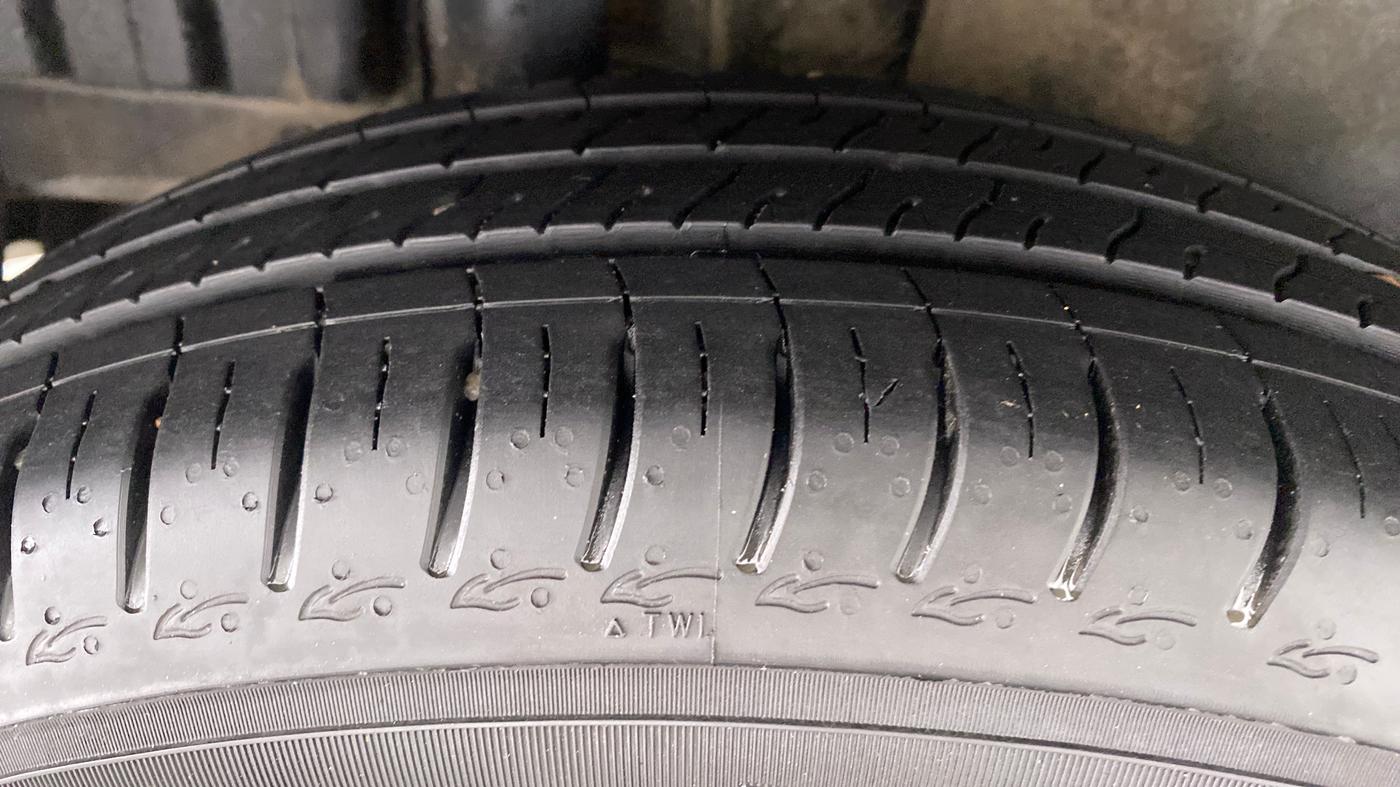 2013 Maruti Swift VXI D, Petrol, Manual, 50,344 km, Right Rear Tyre Tread