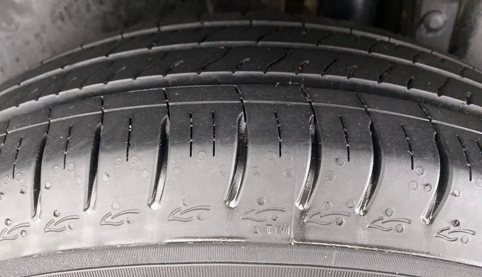 2013 Maruti Swift VXI D, Petrol, Manual, 50,344 km, Left Rear Tyre Tread