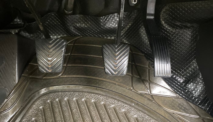 2014 Hyundai Verna FLUIDIC 1.6 SX VTVT OPT, Petrol, Manual, 60,444 km, Pedals