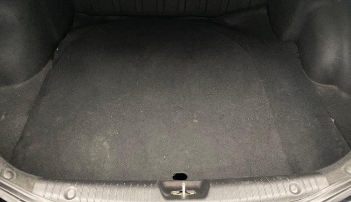 2014 Hyundai Verna FLUIDIC 1.6 SX VTVT OPT, Petrol, Manual, 60,444 km, Boot Inside