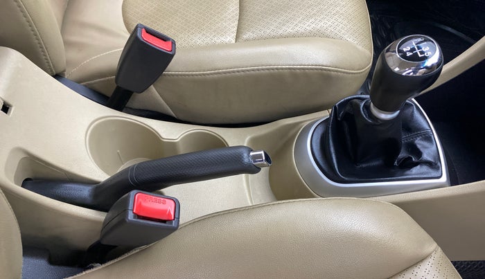 2014 Hyundai Verna FLUIDIC 1.6 SX VTVT OPT, Petrol, Manual, 60,444 km, Gear Lever