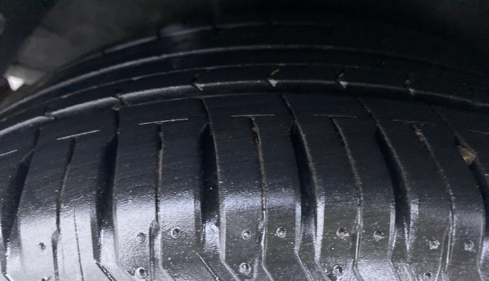 2014 Hyundai Verna FLUIDIC 1.6 SX VTVT OPT, Petrol, Manual, 60,444 km, Right Rear Tyre Tread
