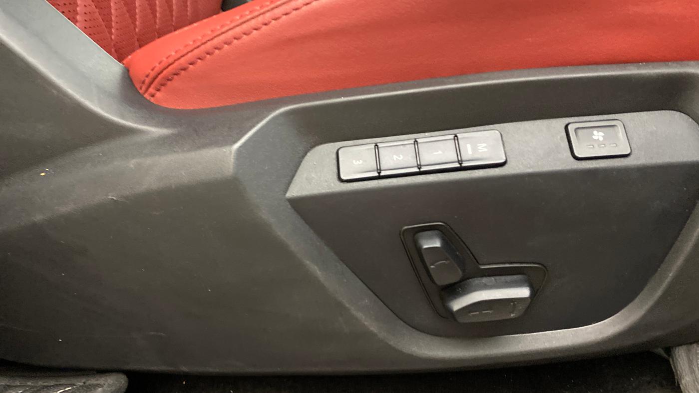 2023 Tata Harrier XZA + O 2.0L RED DARK EDITION 5 STR, Diesel, Automatic, 39,099 km, Driver Side Adjustment Panel