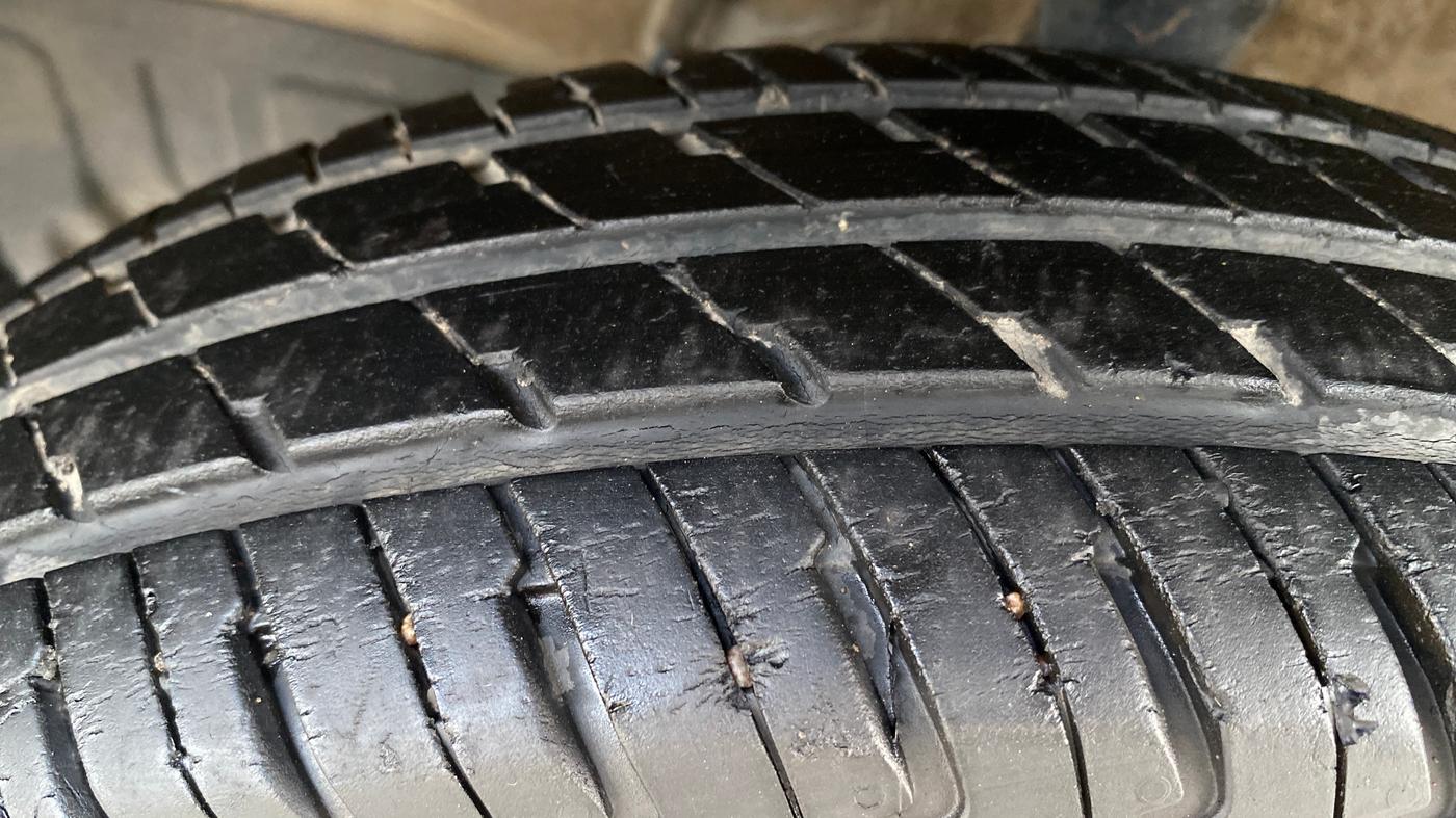 2023 Maruti Alto K10 VXI PLUS AMT, Petrol, Automatic, 28,595 km, Left Front Tyre Tread
