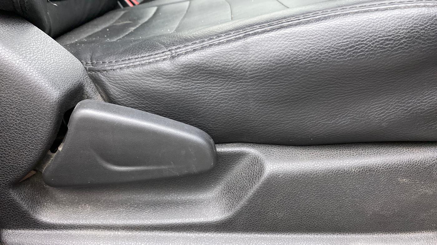 2018 Renault Kwid RXT 1.0 AMT (O), Petrol, Automatic, 48,812 km, Driver Side Adjustment Panel