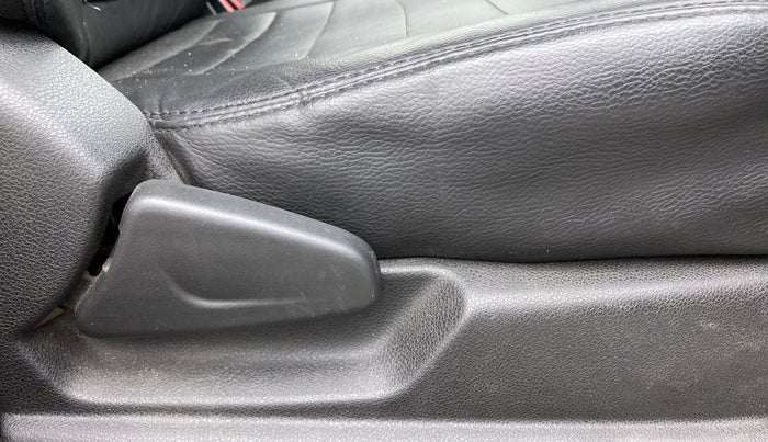 2018 Renault Kwid RXT 1.0 AMT (O), Petrol, Automatic, 48,812 km, Driver Side Adjustment Panel