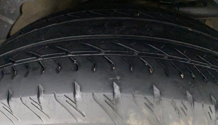 2020 Mahindra XUV500 W11(O), Diesel, Manual, 57,596 km, Left Rear Tyre Tread