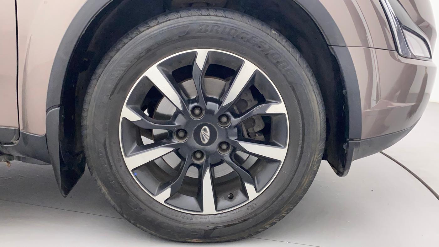 2020 Mahindra XUV500 W11(O), Diesel, Manual, 57,596 km, Right Front Wheel