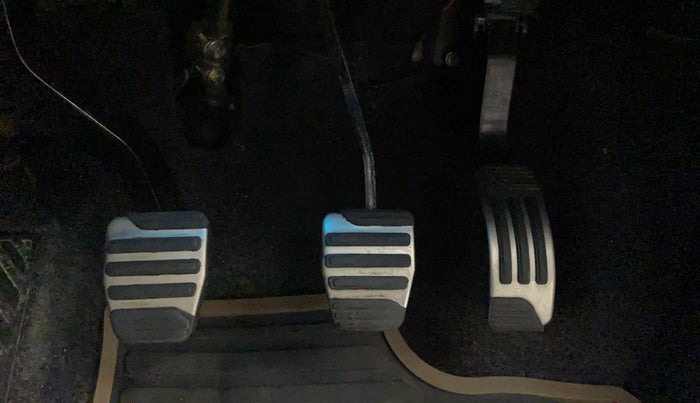2020 Mahindra XUV500 W11(O), Diesel, Manual, 57,596 km, Pedals