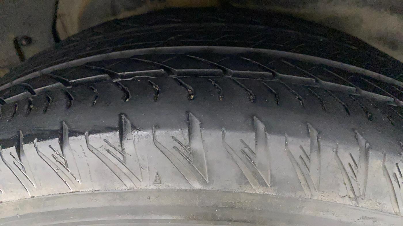 2020 Mahindra XUV500 W11(O), Diesel, Manual, 57,596 km, Right Rear Tyre Tread