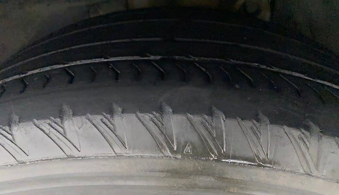 2020 Mahindra XUV500 W11(O), Diesel, Manual, 57,596 km, Left Front Tyre Tread