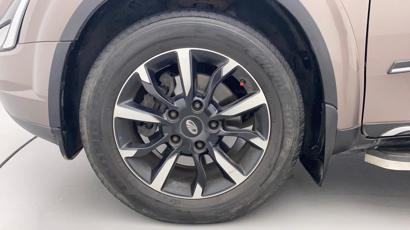 2020 Mahindra XUV500 W11(O), Diesel, Manual, 57,596 km, Left Front Wheel