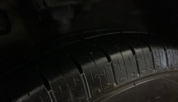 2021 Hyundai AURA S 1.2 CNG, CNG, Manual, 1,08,024 km, Left Front Tyre Tread