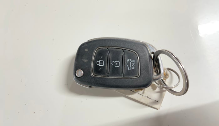 2021 Hyundai AURA S 1.2 CNG, CNG, Manual, 1,08,024 km, Key Close Up