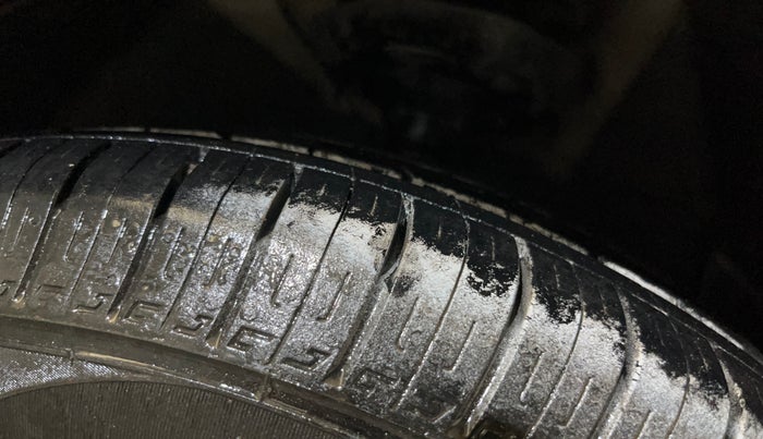 2021 Hyundai AURA S 1.2 CNG, CNG, Manual, 1,08,024 km, Right Front Tyre Tread