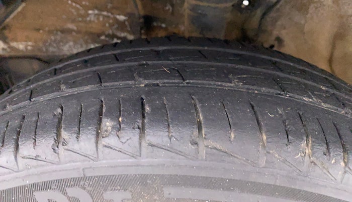 2020 Maruti S PRESSO LXI (O) CNG, CNG, Manual, 29,793 km, Left Front Tyre Tread