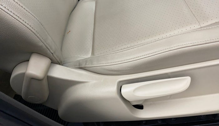 2015 Volkswagen Vento HIGHLINE 1.6 MPI, Petrol, Manual, 47,507 km, Driver Side Adjustment Panel