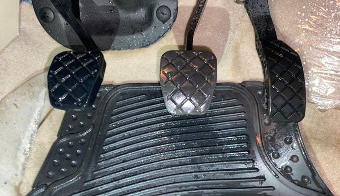 2015 Volkswagen Vento HIGHLINE 1.6 MPI, Petrol, Manual, 47,507 km, Pedals