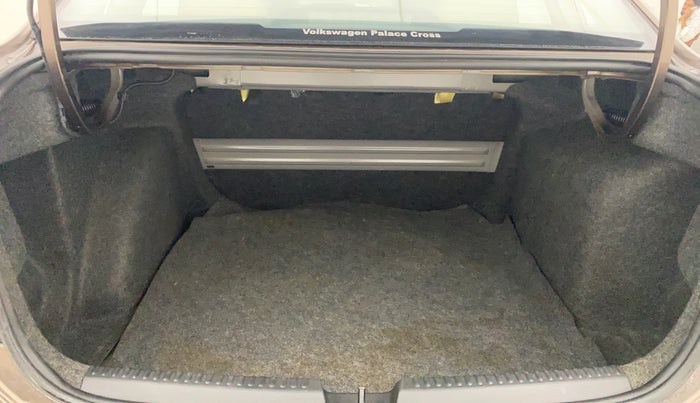 2015 Volkswagen Vento HIGHLINE 1.6 MPI, Petrol, Manual, 47,507 km, Boot Inside