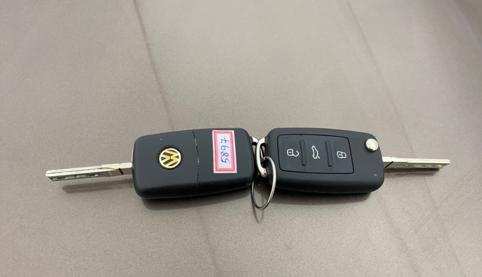 2015 Volkswagen Vento HIGHLINE 1.6 MPI, Petrol, Manual, 47,507 km, Key Close Up