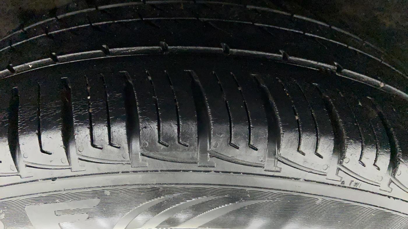 2018 Maruti Vitara Brezza VDI, Diesel, Manual, 55,493 km, Right Rear Tyre Tread