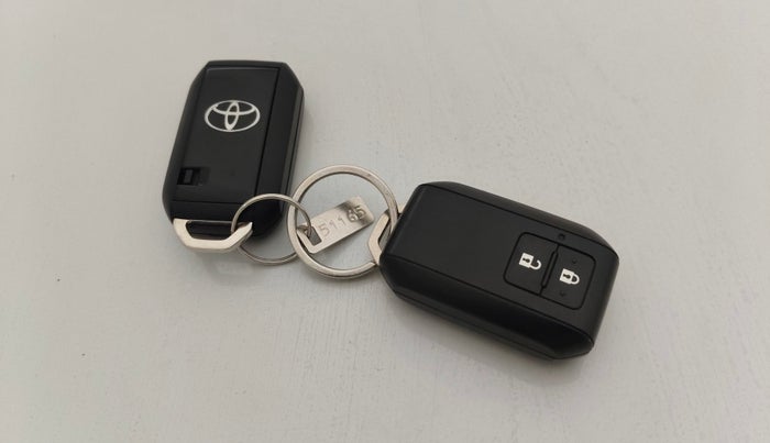 2025 Toyota Glanza G E-CNG, CNG, Manual, 10,323 km, Key Close Up