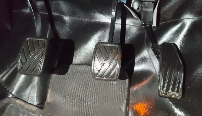 2025 Toyota Glanza G E-CNG, CNG, Manual, 10,323 km, Pedals