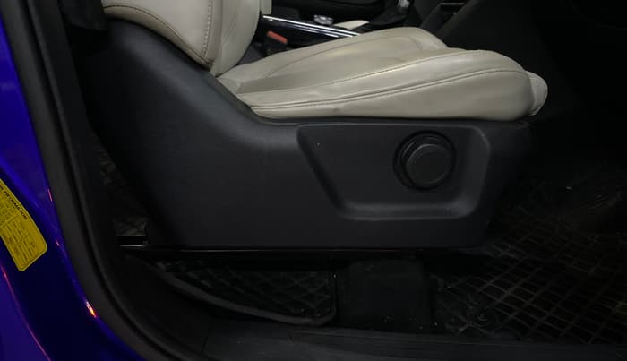 2021 Mahindra XUV700 AX 7 LUXURY D AT 7 STR, Diesel, Automatic, 54,384 km, Driver Side Adjustment Panel