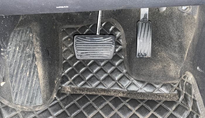 2021 Mahindra XUV700 AX 7 LUXURY D AT 7 STR, Diesel, Automatic, 54,384 km, Pedals