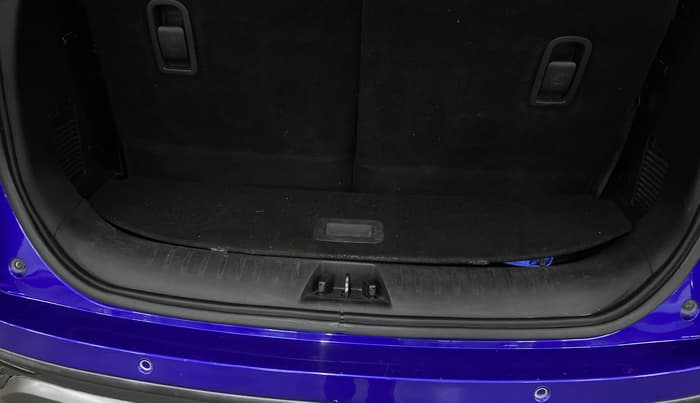 2021 Mahindra XUV700 AX 7 LUXURY D AT 7 STR, Diesel, Automatic, 54,384 km, Boot Inside