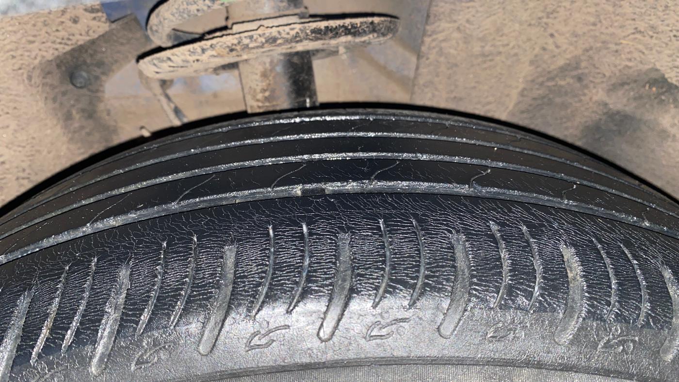 2021 Mahindra XUV700 AX 7 LUXURY D AT 7 STR, Diesel, Automatic, 54,384 km, Right Front Tyre Tread