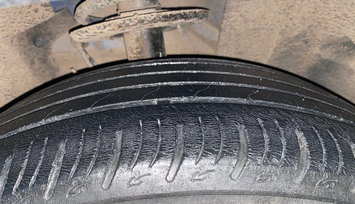 2021 Mahindra XUV700 AX 7 LUXURY D AT 7 STR, Diesel, Automatic, 54,384 km, Right Front Tyre Tread