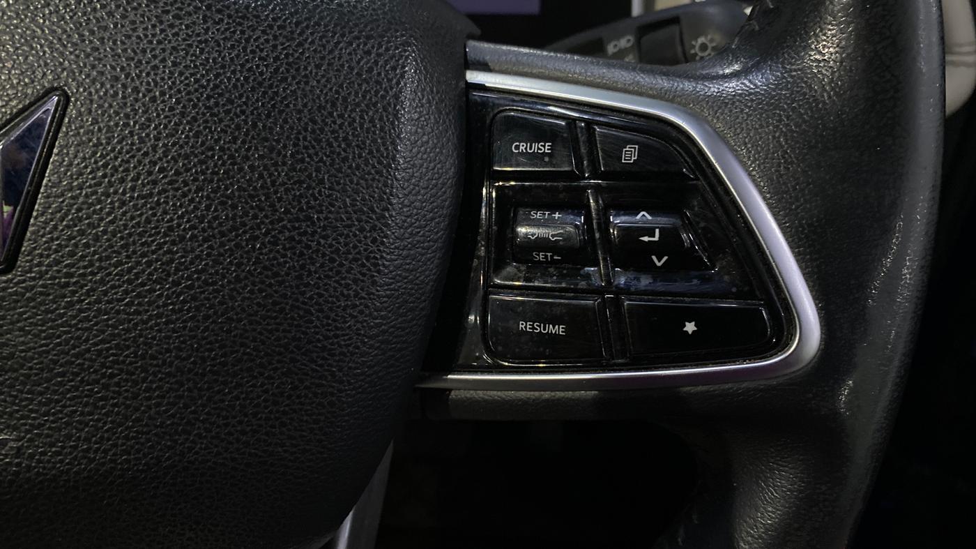 2021 Mahindra XUV700 AX 7 LUXURY D AT 7 STR, Diesel, Automatic, 54,384 km, Adaptive Cruise Control