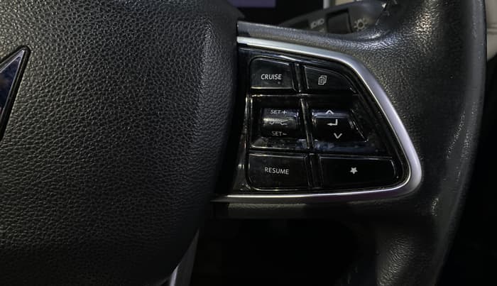 2021 Mahindra XUV700 AX 7 LUXURY D AT 7 STR, Diesel, Automatic, 54,384 km, Adaptive Cruise Control