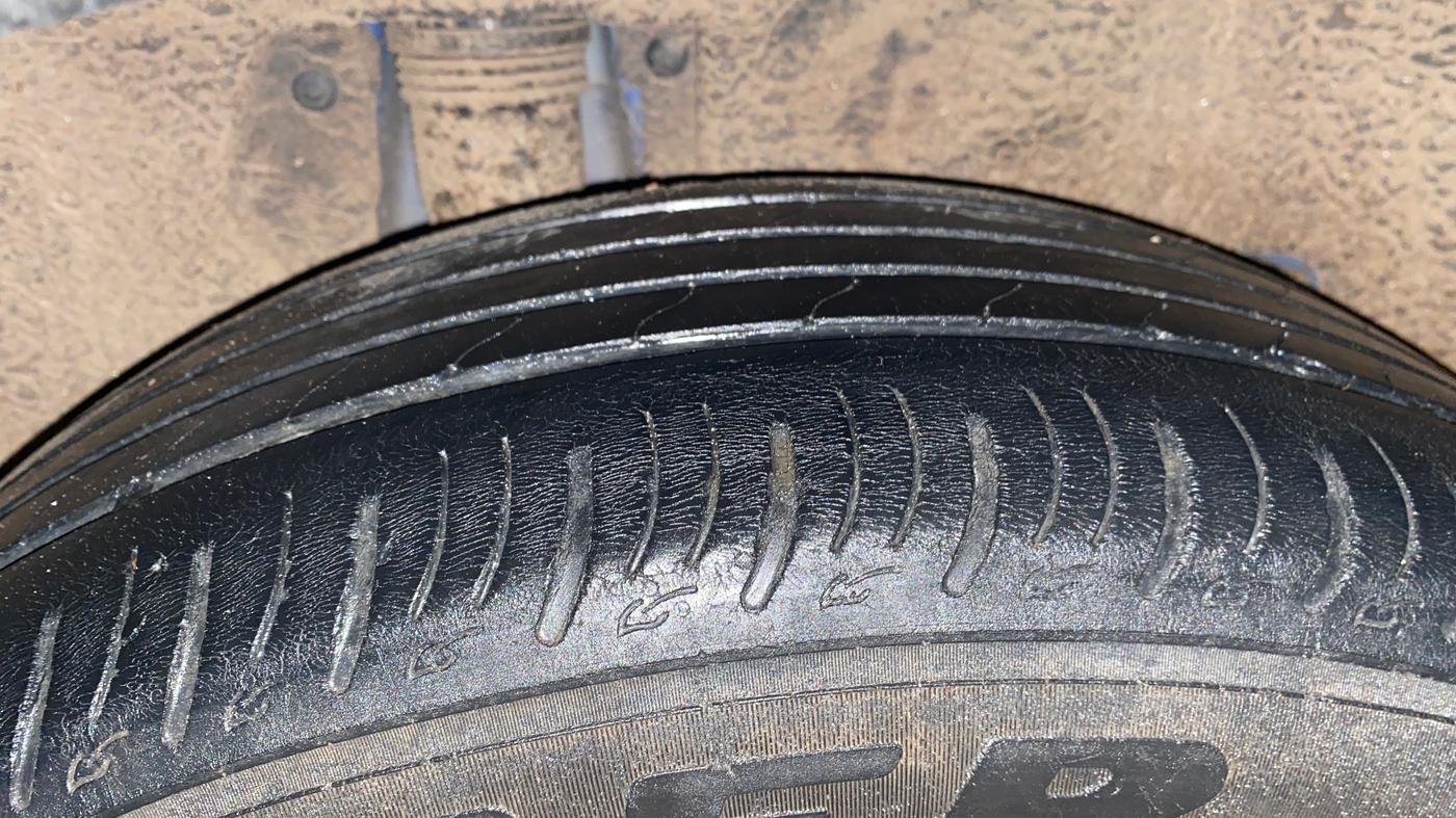 2021 Mahindra XUV700 AX 7 LUXURY D AT 7 STR, Diesel, Automatic, 54,384 km, Right Rear Tyre Tread