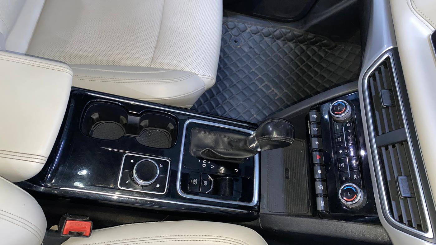 2021 Mahindra XUV700 AX 7 LUXURY D AT 7 STR, Diesel, Automatic, 54,384 km, Gear Lever