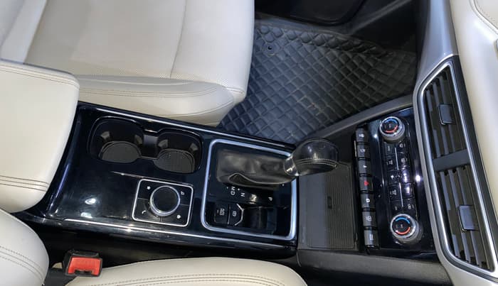 2021 Mahindra XUV700 AX 7 LUXURY D AT 7 STR, Diesel, Automatic, 54,384 km, Gear Lever