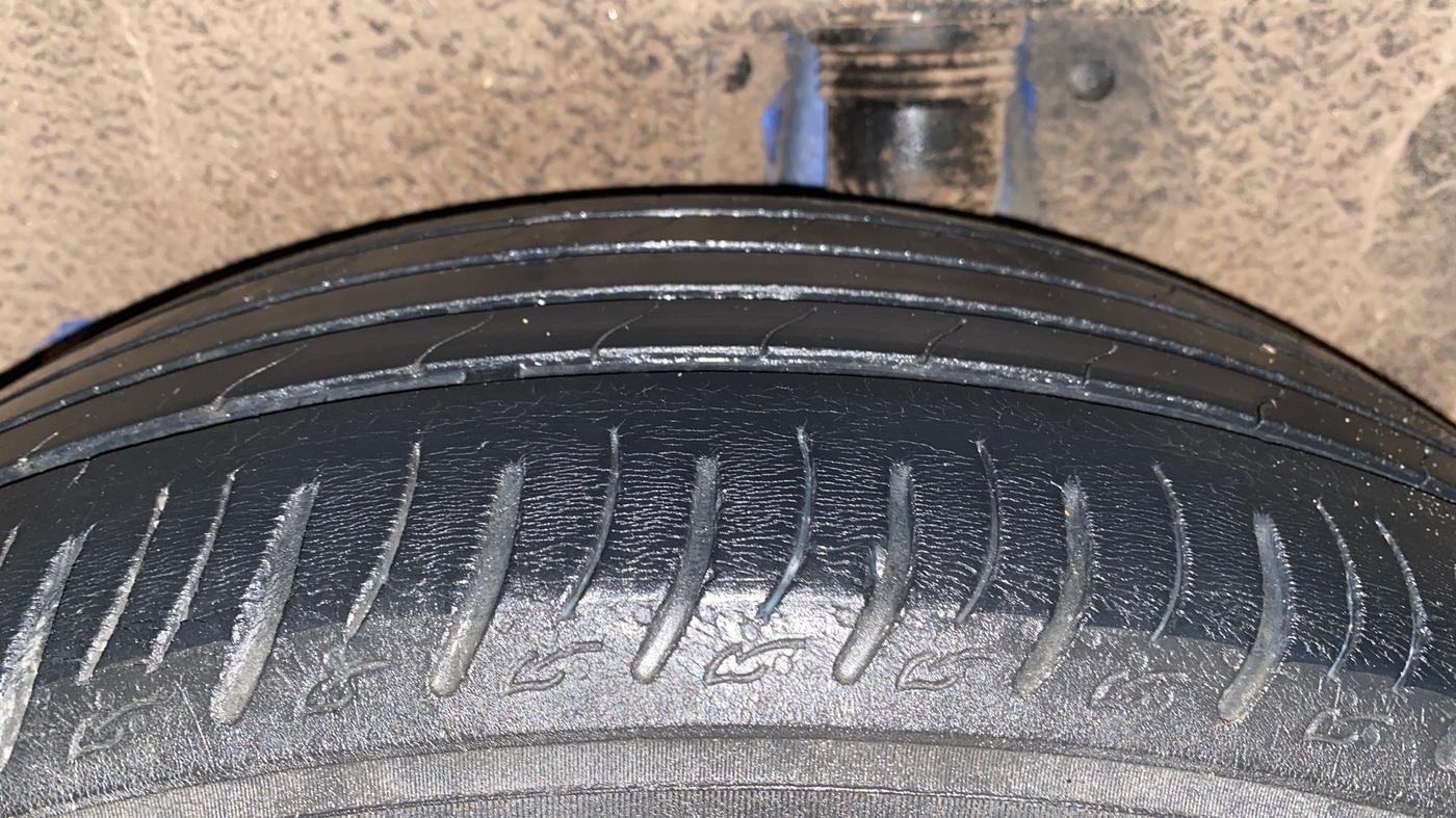 2021 Mahindra XUV700 AX 7 LUXURY D AT 7 STR, Diesel, Automatic, 54,384 km, Left Rear Tyre Tread