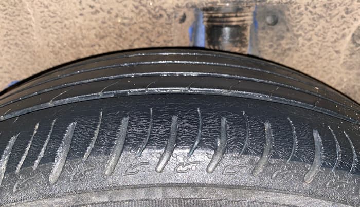 2021 Mahindra XUV700 AX 7 LUXURY D AT 7 STR, Diesel, Automatic, 54,384 km, Left Rear Tyre Tread