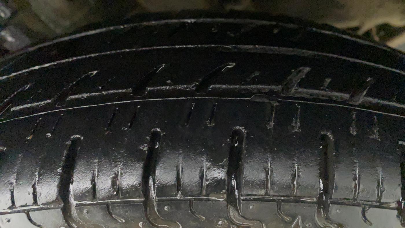 2016 Renault Kwid RXT 1.0 EASY-R  AT, Petrol, Automatic, 18,513 km, Left Rear Tyre Tread