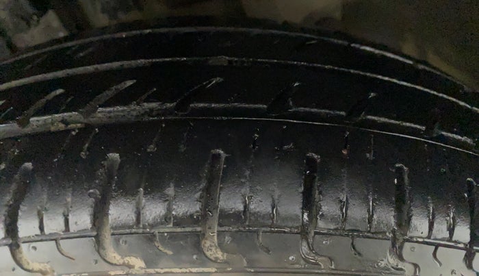 2016 Renault Kwid RXT 1.0 EASY-R  AT, Petrol, Automatic, 18,513 km, Left Front Tyre Tread