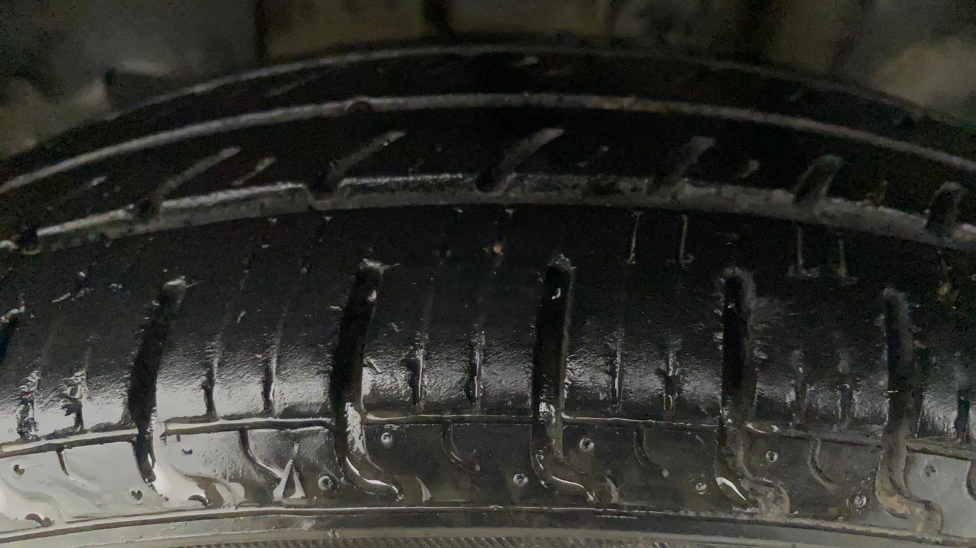 2016 Renault Kwid RXT 1.0 EASY-R  AT, Petrol, Automatic, 18,513 km, Right Front Tyre Tread