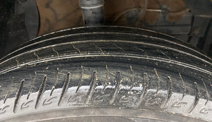 2021 Maruti Vitara Brezza LXI, Petrol, Manual, 45,332 km, Right Front Tyre Tread