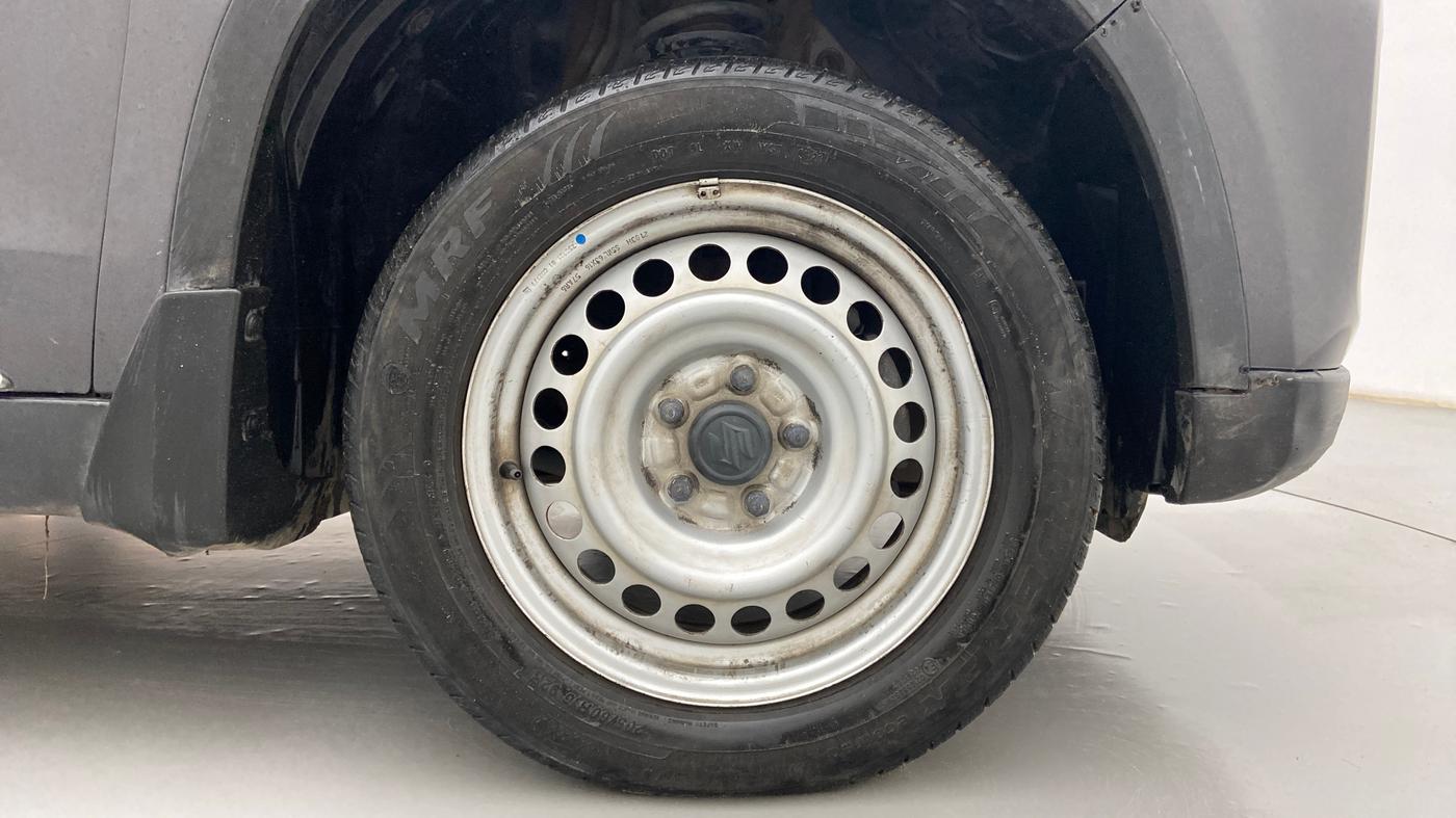 2021 Maruti Vitara Brezza LXI, Petrol, Manual, 45,332 km, Right Front Wheel