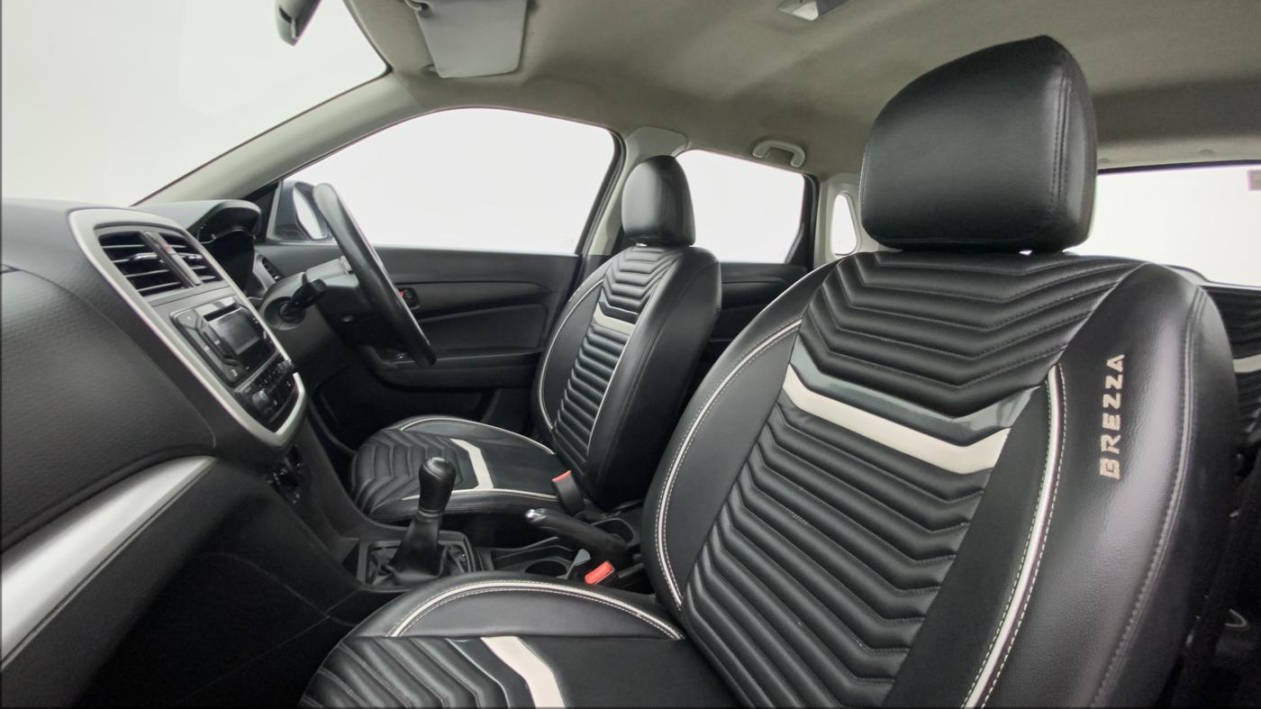 2021 Maruti Vitara Brezza LXI, Petrol, Manual, 45,332 km, Right Side Front Door Cabin