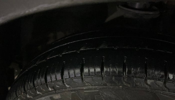 2017 Maruti Alto 800 LXI, Petrol, Manual, 53,495 km, Left Front Tyre Tread